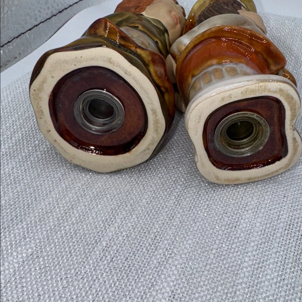 Salt and pepper shakers pilgrims holding pumpkin & apple 4x2” stoppers attached